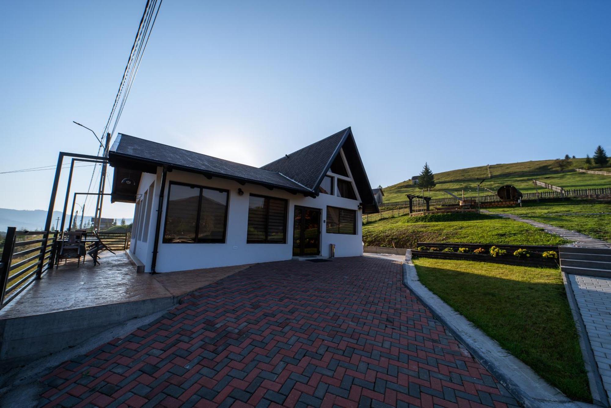 A Pisc Hotel Vatra Moldoviţei Екстериор снимка