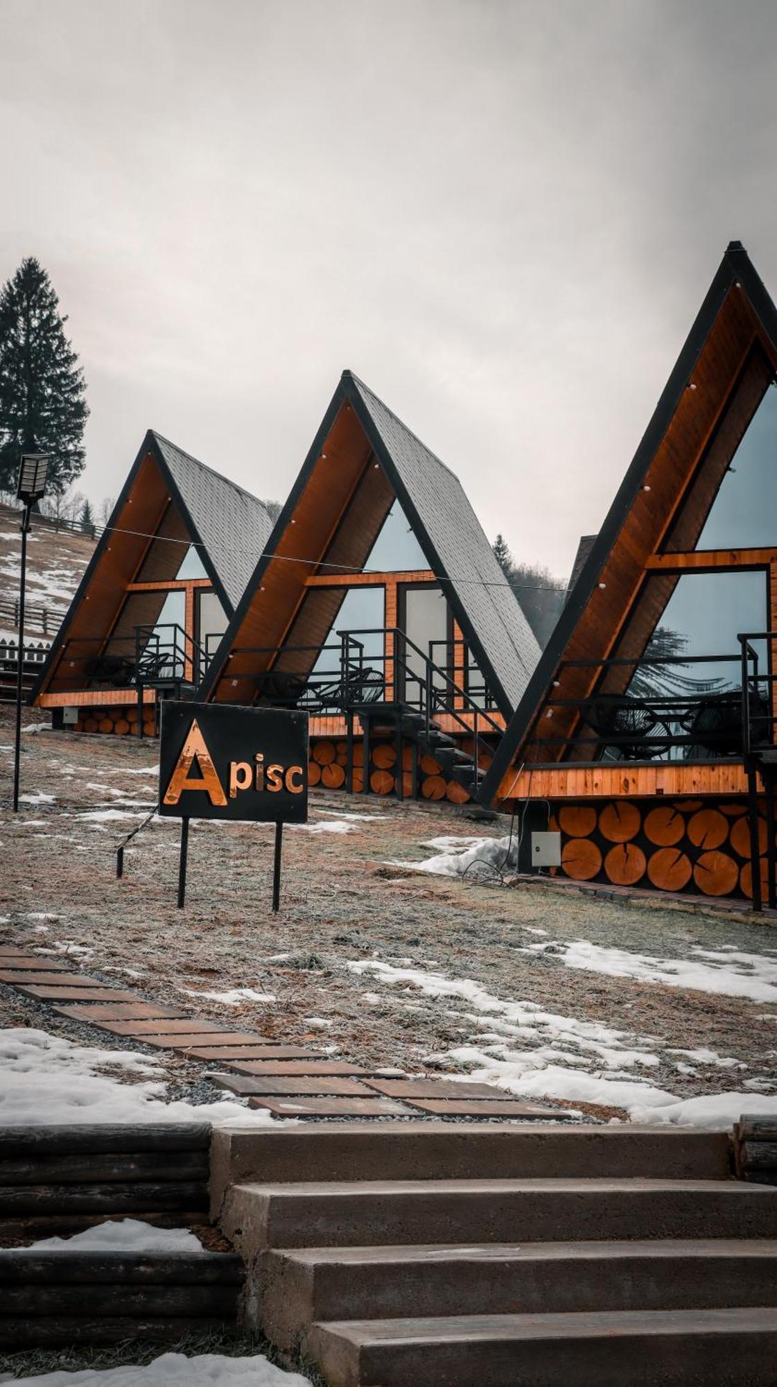 A Pisc Hotel Vatra Moldoviţei Екстериор снимка