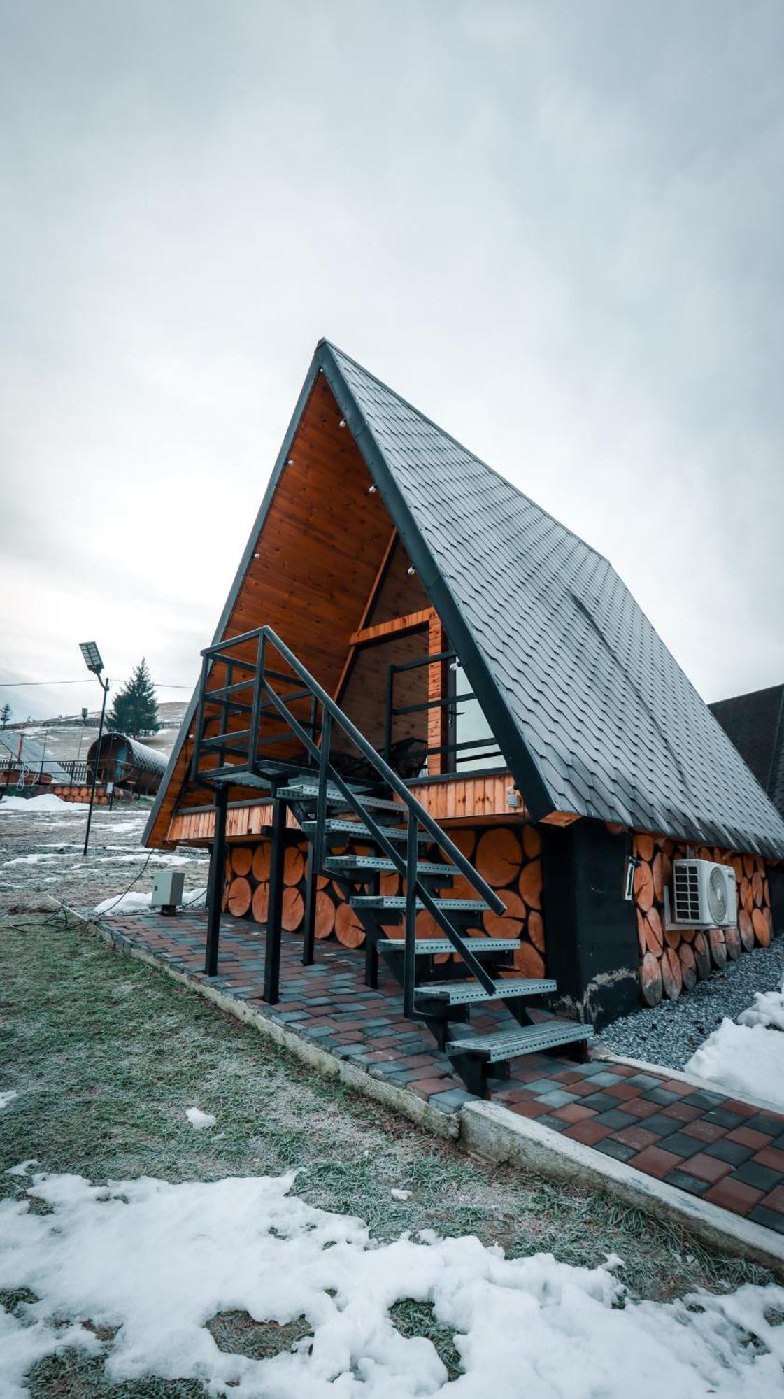 A Pisc Hotel Vatra Moldoviţei Екстериор снимка