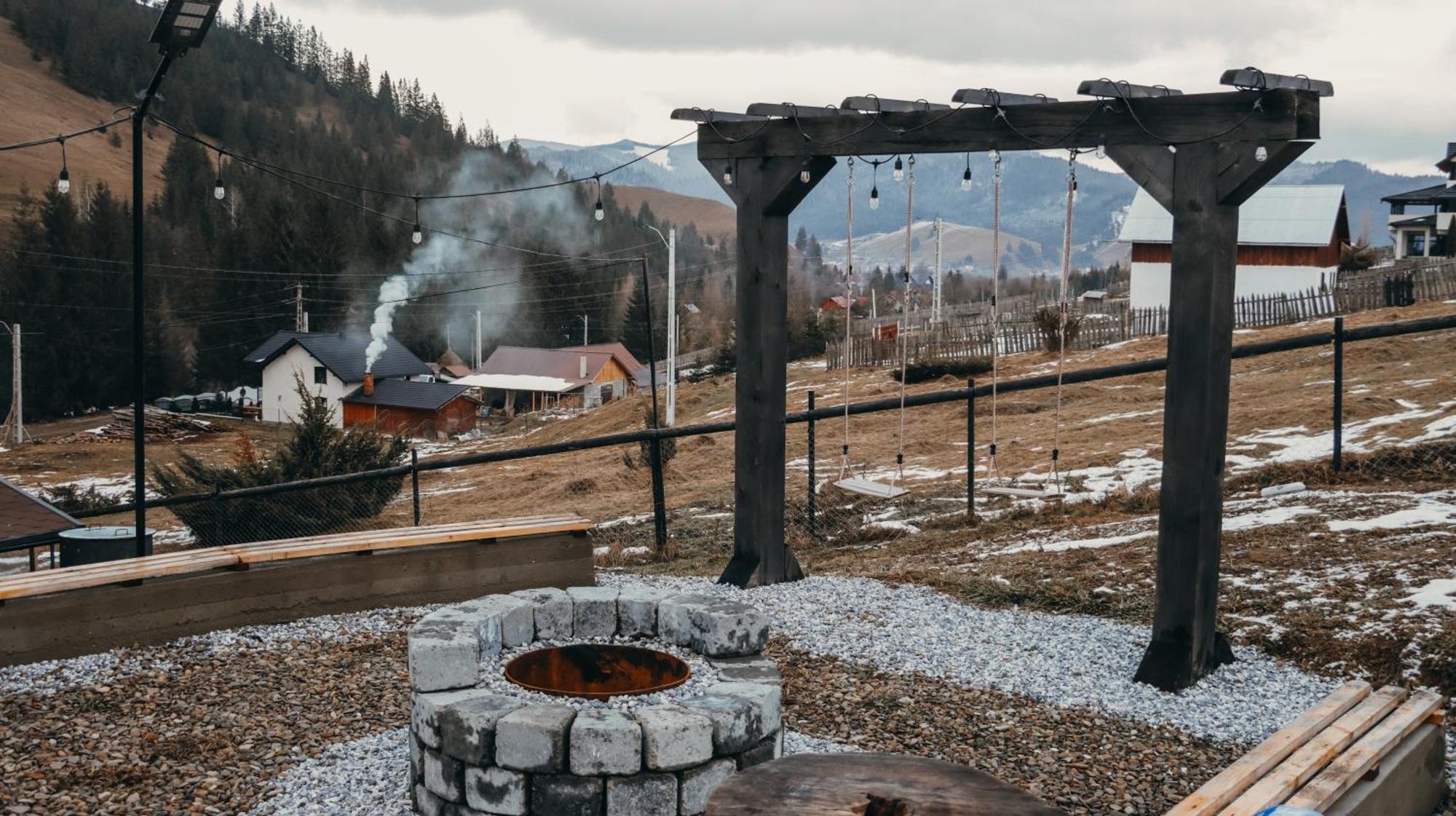 A Pisc Hotel Vatra Moldoviţei Екстериор снимка