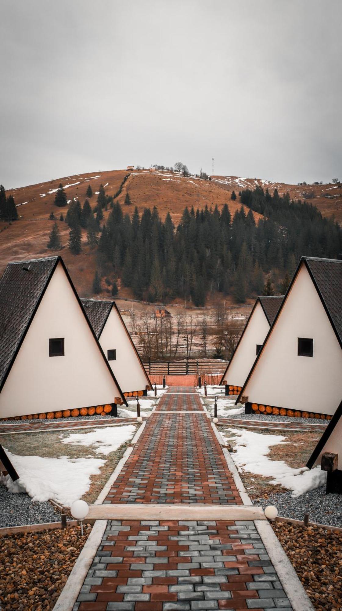 A Pisc Hotel Vatra Moldoviţei Екстериор снимка